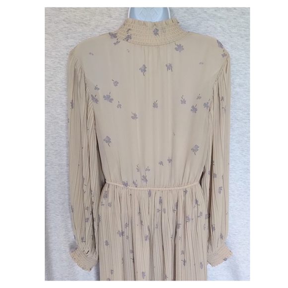 Oak + Fort Long Sleeve Pleated Floral Dress - Moonbeam Title Print - Picture 5 of 7